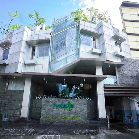 Pyrenees Malioboro Hotel Yogyakarta Exterior photo