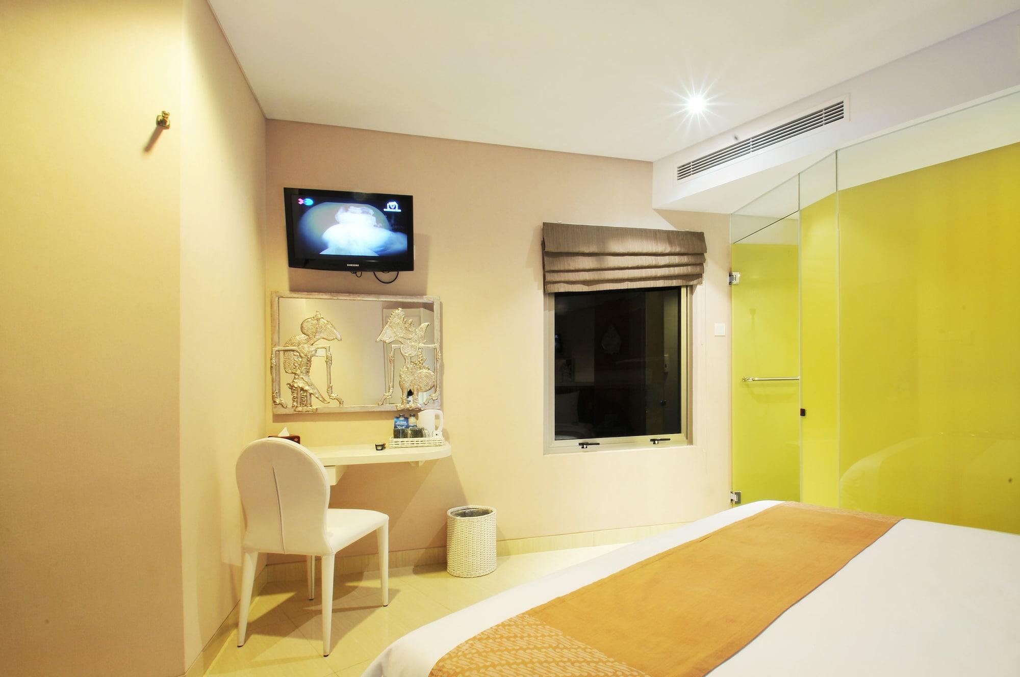 Pyrenees Malioboro Hotel Yogyakarta Exterior photo