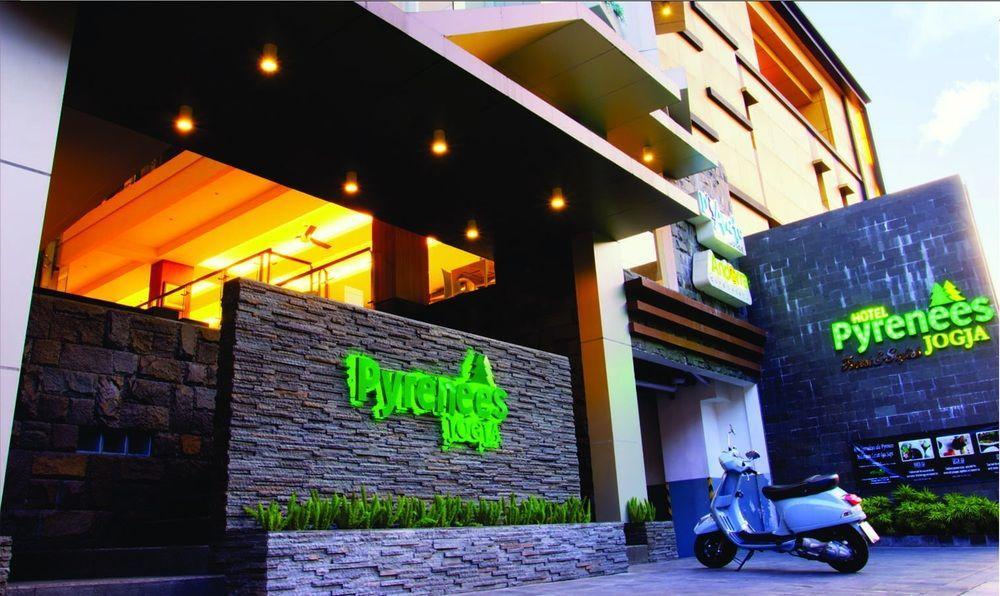 Pyrenees Malioboro Hotel Yogyakarta Exterior photo