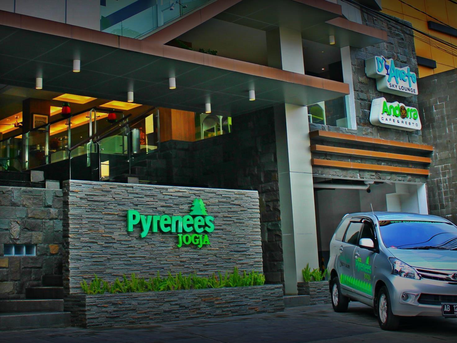 Pyrenees Malioboro Hotel Yogyakarta Exterior photo