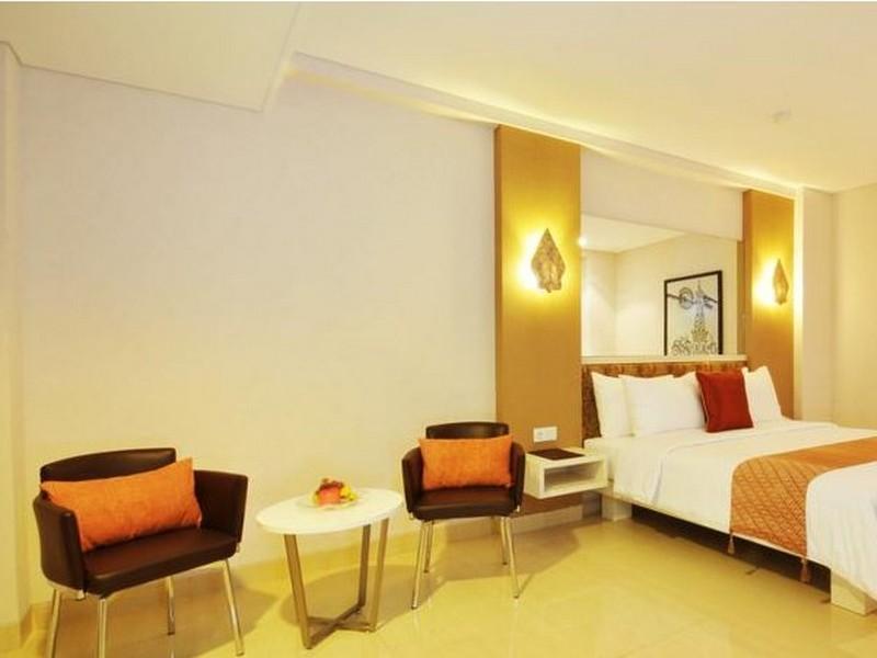 Pyrenees Malioboro Hotel Yogyakarta Exterior photo