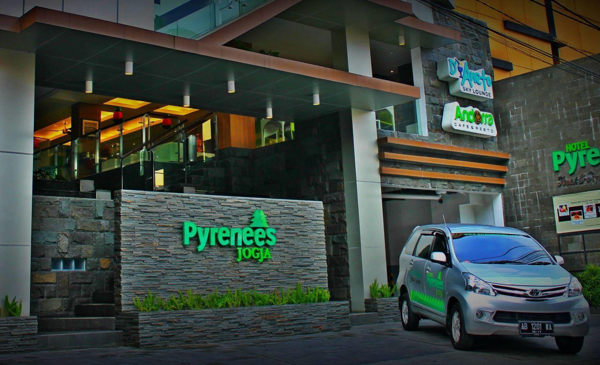 Pyrenees Malioboro Hotel Yogyakarta Exterior photo