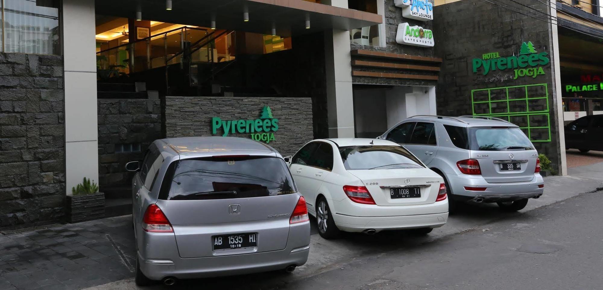 Pyrenees Malioboro Hotel Yogyakarta Exterior photo